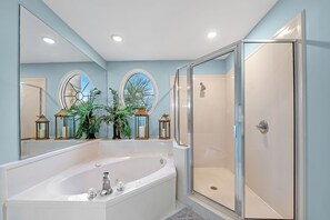 Combined shower/tub, hair dryer, towels - 202E - Newly Remodeled! (Gulf Shores)