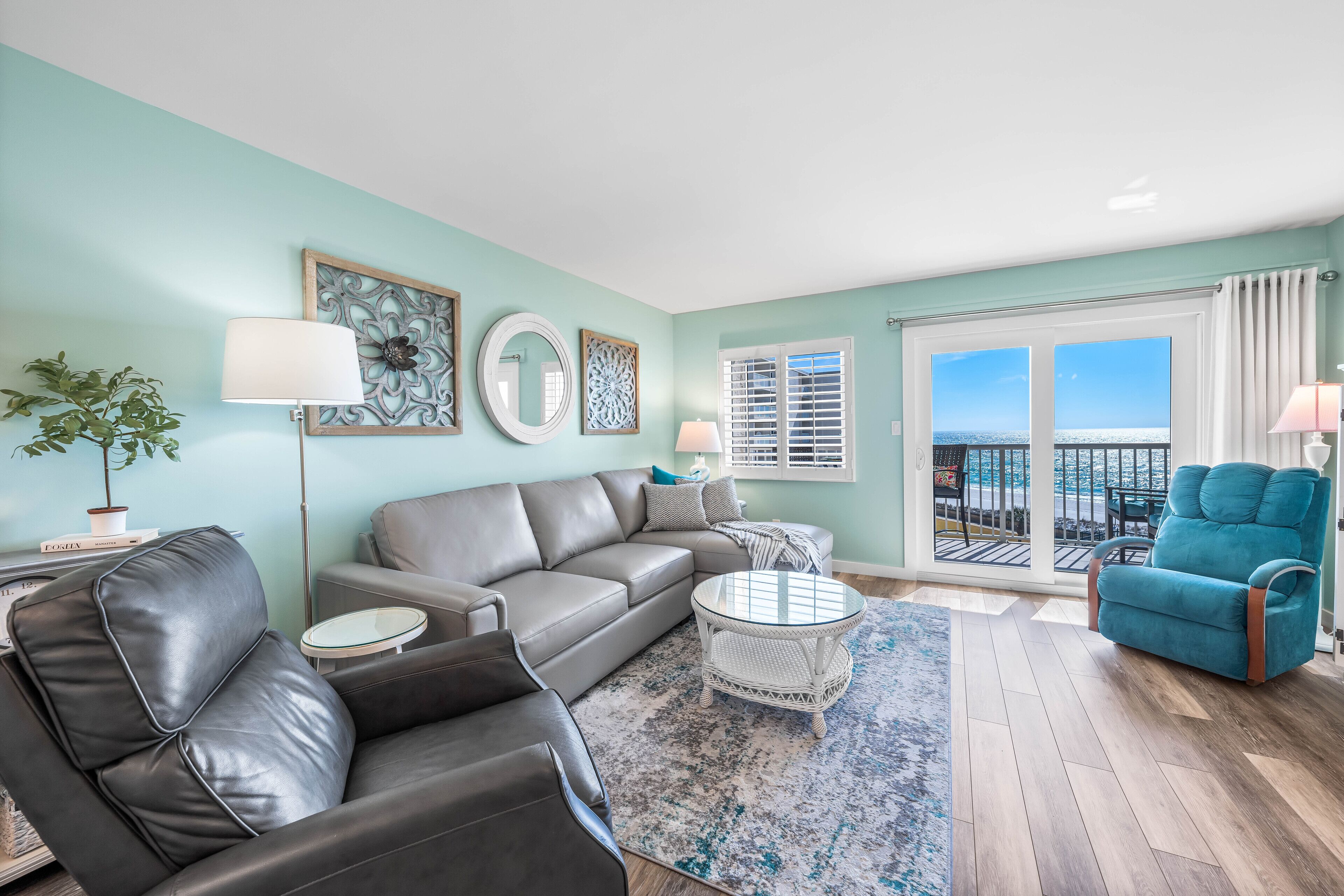 电视、DVD 播放器、影片库