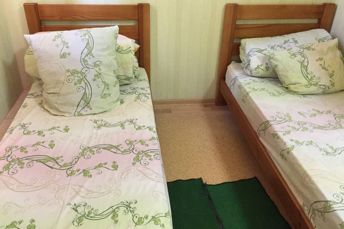 Habitación triple (3 Twin Beds) | Caja fuerte, escritorio, tabla de planchar con plancha y wifi gratis