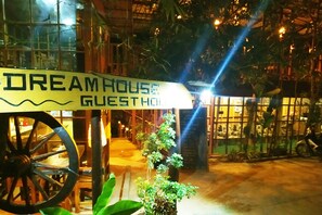 Property entrance - Dream House Guest House & Restaurant (Ngwe Saung)