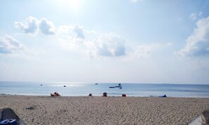 Beach nearby - Dream House Guest House & Restaurant (Ngwe Saung)