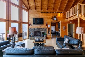 TV, fireplace, ping pong - Hidden Ridge - Hot Tub, Pool Table, Ping Pong, Great Views (Deep Gap)