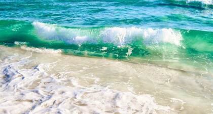 Paradise Found in this Stylish, high end condo. Stunning Views! (519)