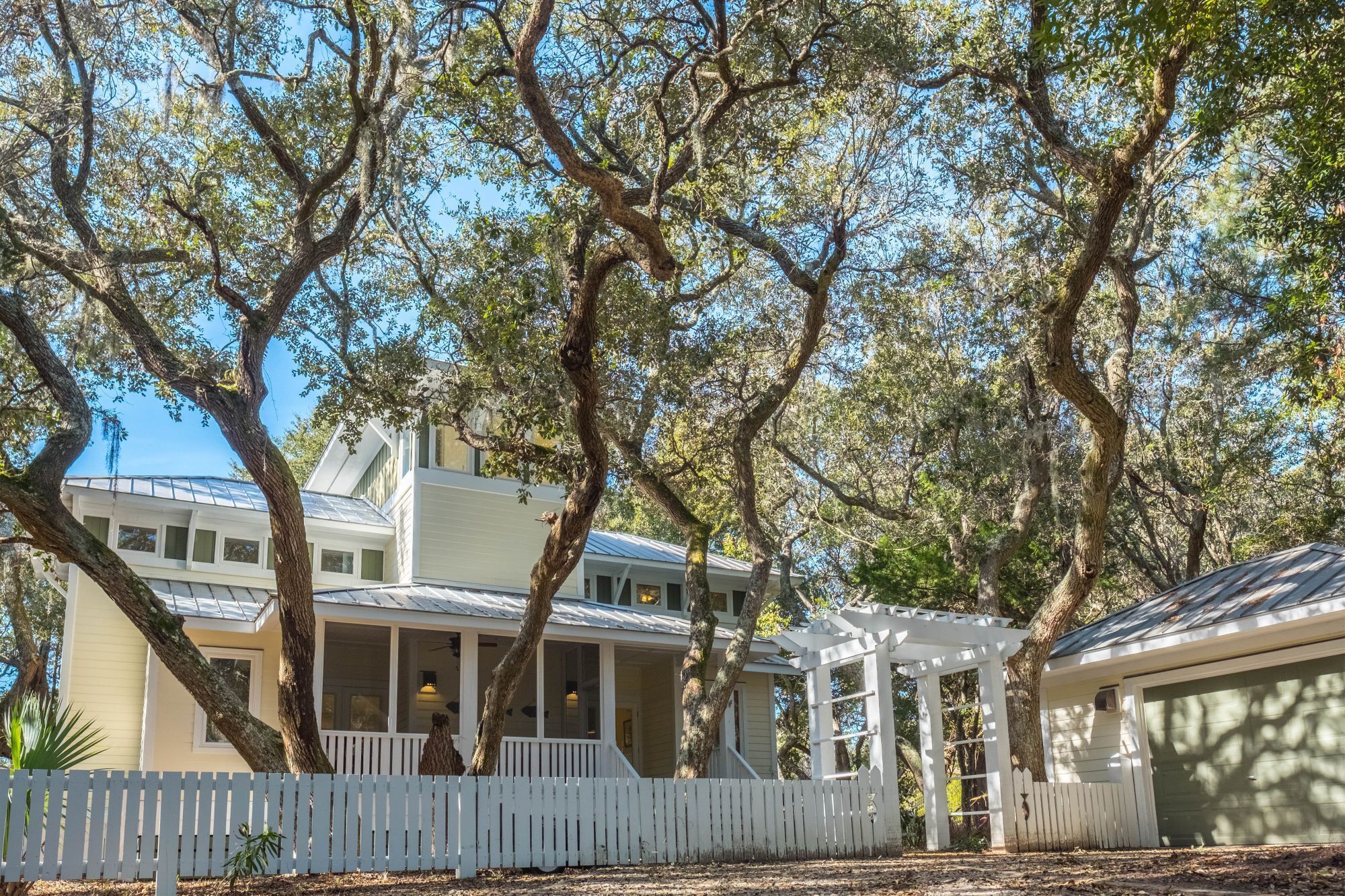No Probllama-a NEWLY-REMODELED, dog friendly 4BR/3.5BA on the golf course!