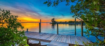 Sweet Retreat Tampa Bay - Little Harbor Beach Resort - Waterfront 2 bdrm Townhome