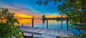 Sweet Retreat Tampa Bay - Little Harbor Beach Resort - Waterfront Sleeps 7