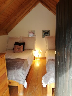 3 chambres, fer et planche à repasser, Wi-Fi gratuit, draps fournis