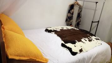 3 makuuhuonetta, silitysrauta/-lauta, ilmainen Wi-Fi, vuodevaatteet