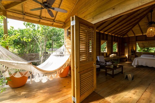 BAYLEAF: The Perfect Hideaway near secluded beach