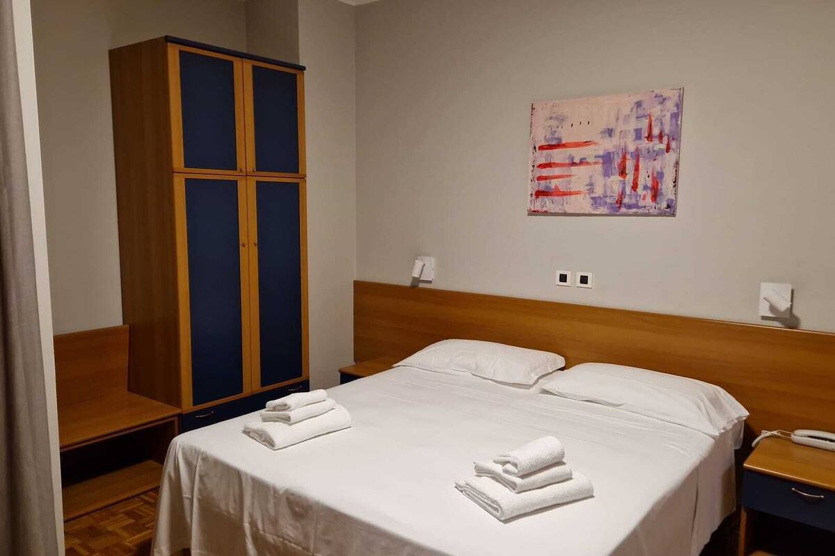 1 bedroom, desk, free WiFi, bed sheets