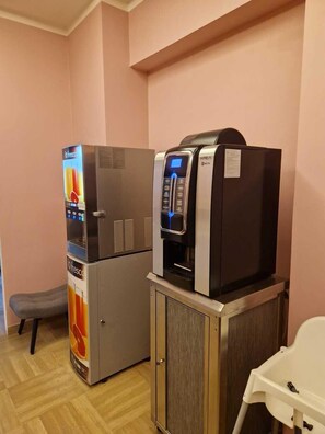 Petit déjeuner buffet (9 EUR par personne)