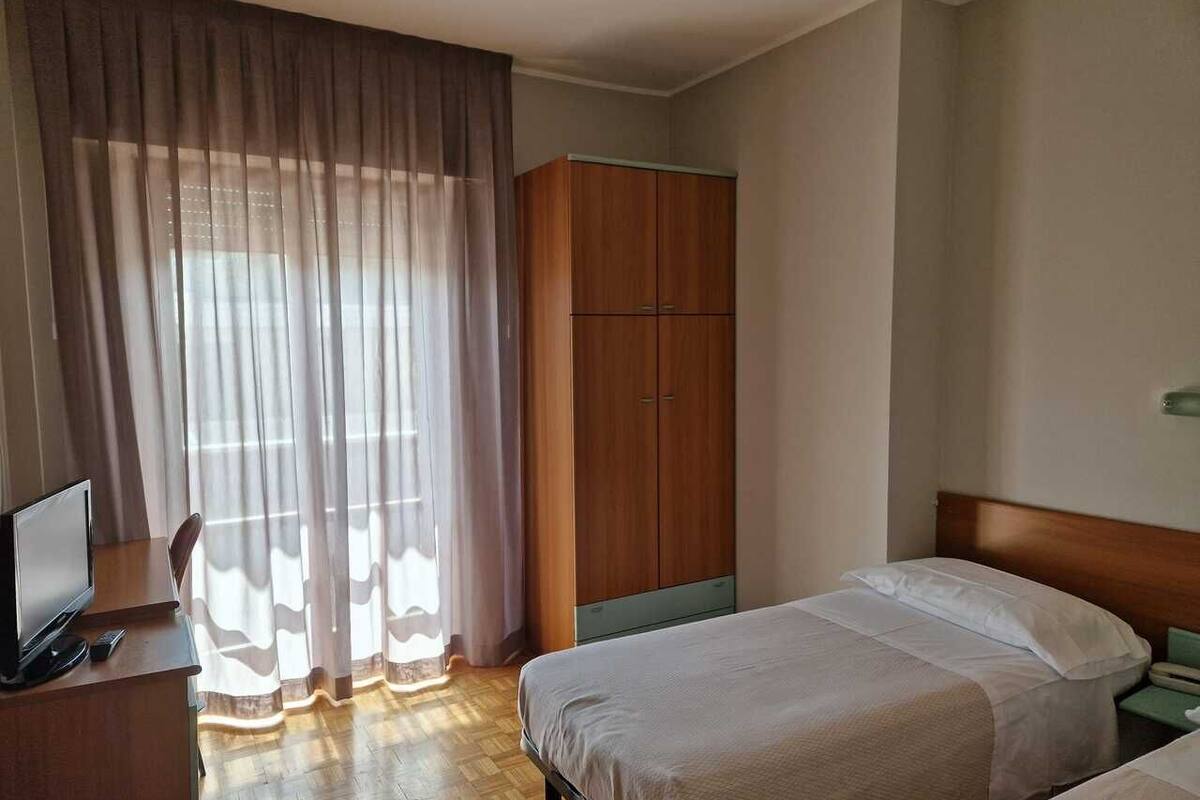 1 bedroom, desk, free WiFi, bed sheets