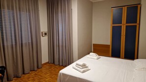 Classic Double Room | Desk, free WiFi, bed sheets - Hotel Dogana (Serravalle)
