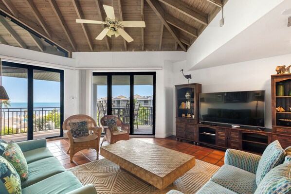 Televisión, reproductor de DVD, tenis de mesa y libros 