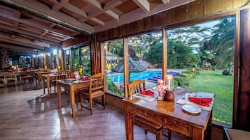 Se sirven desayunos, almuerzos y cenas; cocina internacional