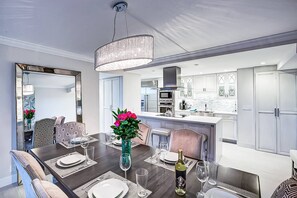 Dining - Expansive Renovated Condo, Heated Pools, Tennis, Fishing on Intracoastal | Siesta Key Beach (Siesta Key)