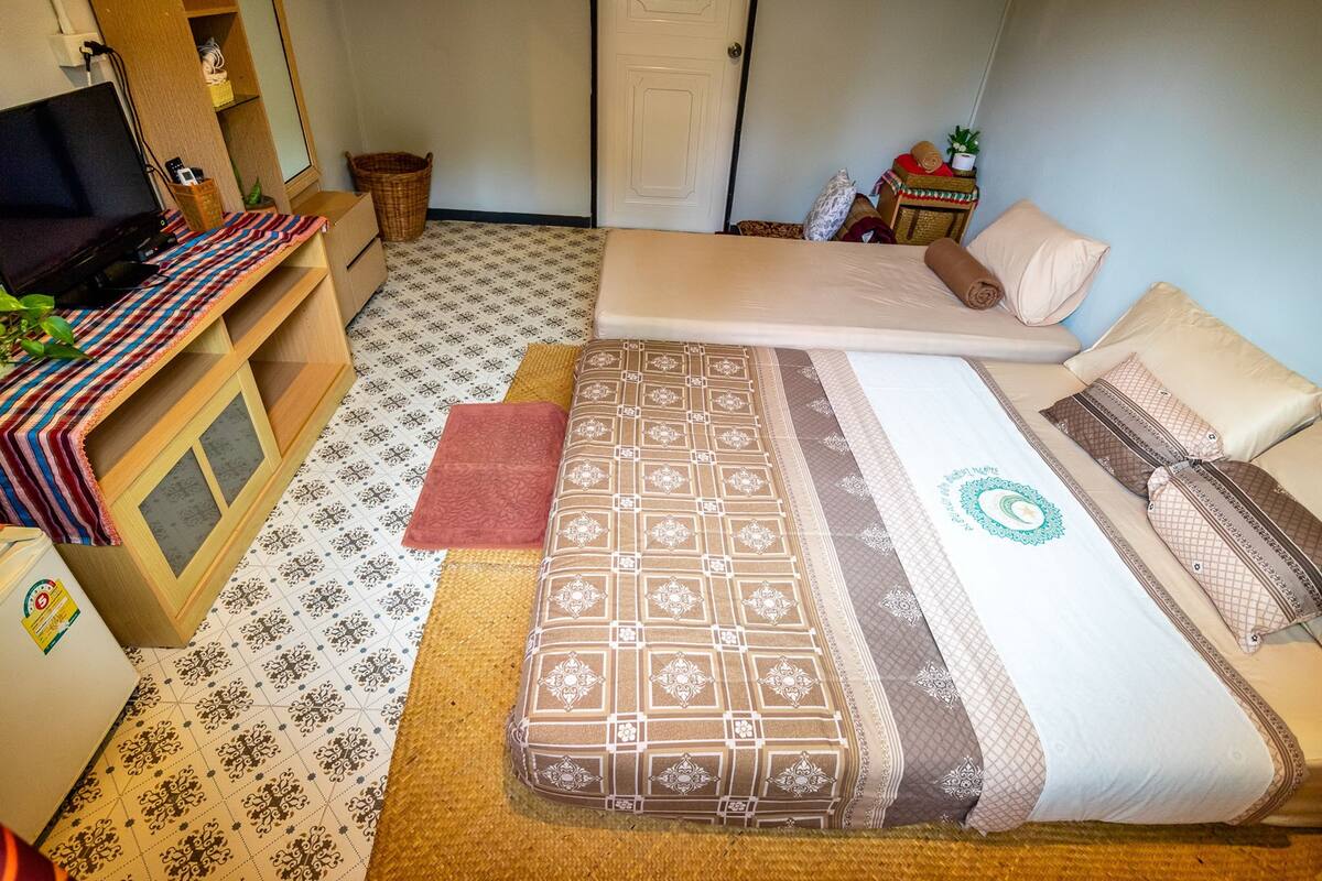 Rollaway beds, free WiFi