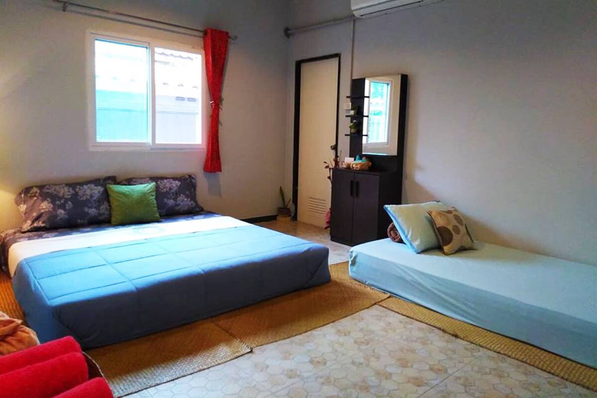 Rollaway beds, free WiFi