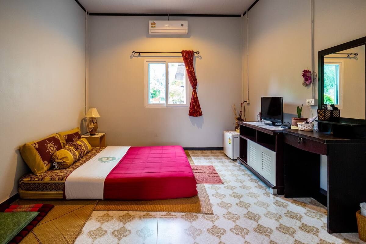 Rollaway beds, free WiFi