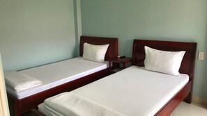Minibar, Zimmersafe, Schreibtisch, kostenloses WLAN