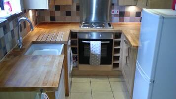 冰箱、微波炉、烤箱、炉灶