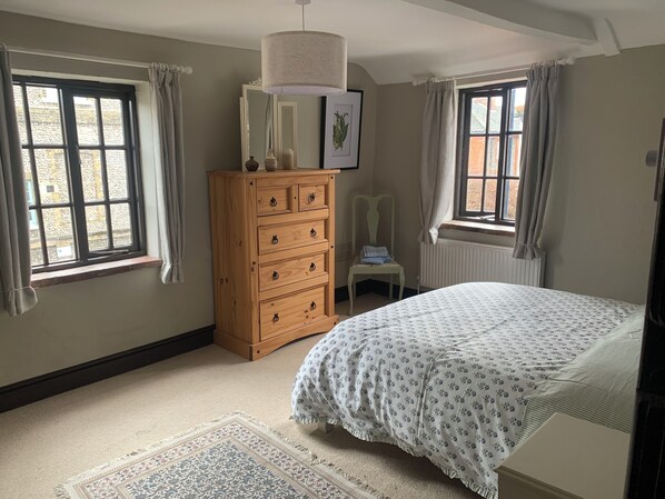 3 chambres, fer et planche à repasser, accès au Wi-Fi (inclus)