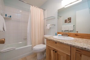 Combined shower/bathtub, hair dryer, towels - JHRL - Aspens Primrose 1712 a cozy condo located in The Aspens (Wilson)