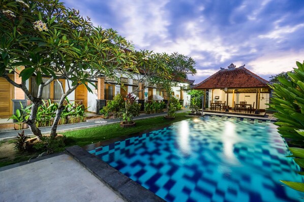Outdoor pool - Exotic Inn Lembongan (Lembongan Island)