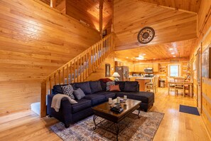 TV, fireplace, DVD player - 4J Getaway - Rustic cabin between Boone & Blowing Rock with hot tub (Boone)