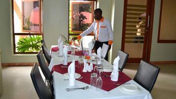 Breakfast, lunch, dinner served; local and international cuisine