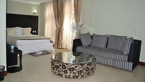 Desk, iron/ironing board (on request), WiFi (free) - Panone Motel K.I.A (Arusha)