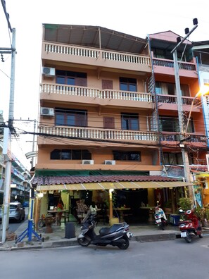 Exterior - Urs Treff Guesthouse (Cha-am)