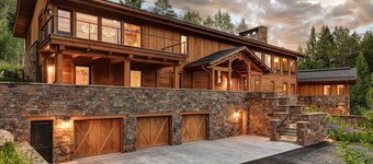 Yllä Heartwood Lodgessa! Hiihtää Ski Out! Paras kiinteistö Teton Villagessa!