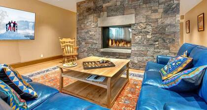 Yllä Heartwood Lodgessa! Hiihtää Ski Out! Paras kiinteistö Teton Villagessa!