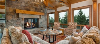 Yllä Heartwood Lodgessa! Hiihtää Ski Out! Paras kiinteistö Teton Villagessa!