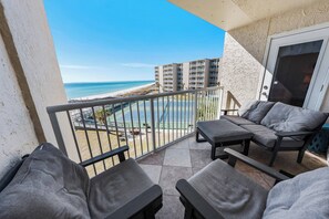 Property grounds - 421- Bright and Beachy 2BR/2BA Condo w Gulf Views+ FREE Bch Svc & in-unit W/D (Destin)