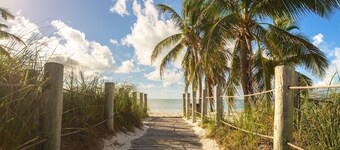 ** SHANG-RI-LA @ THE BEACH ** Oceanview-leilighet / basseng og tennis + SISTE NØKKETJENESTER ...