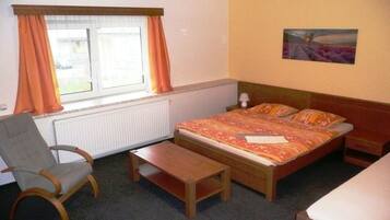 Classic Double Room | Desk, blackout drapes, soundproofing, cribs/infant beds