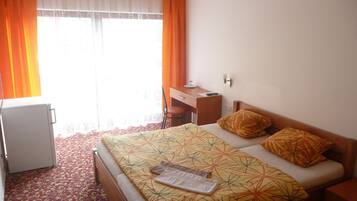 Classic Single Room | Desk, blackout drapes, soundproofing, cribs/infant beds