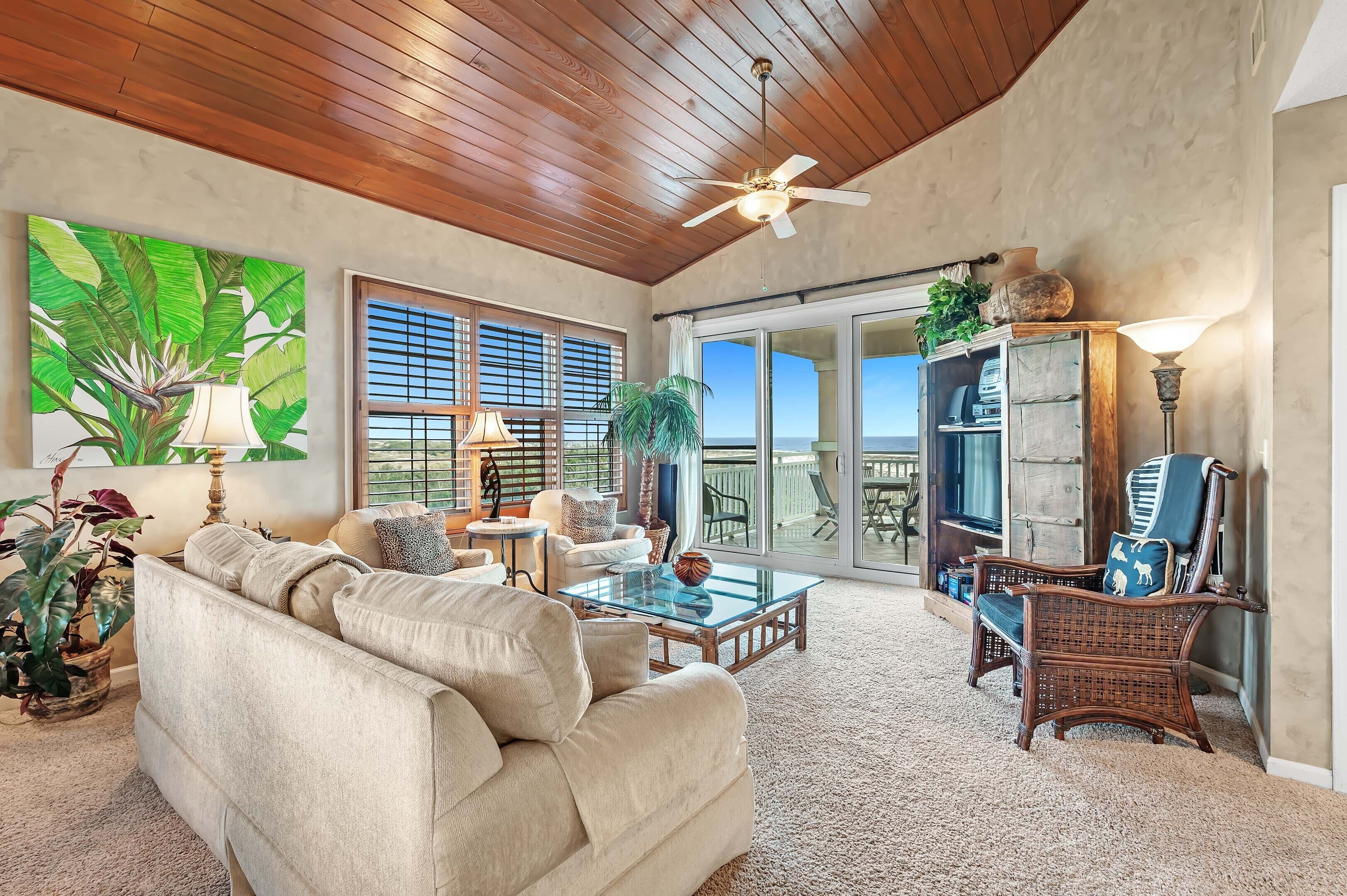 Tv, dvd-afspiller, bøger, stereoanlæg