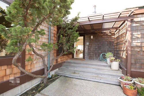 Monterey Dunes Beachfront , just steps away from your deck! Book now without waiting!