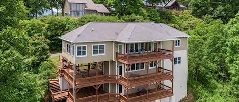 المنشأة من الخارج