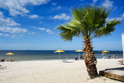 2 bdrm Waterfront Private Beach Resort! Sleeps 7! Walk to the beach and Restaurants.