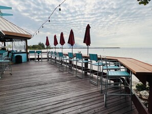 屋外ダイニングエリア