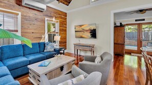 Smart TV, DVD player - **HAVANA HOUSE @ OLD TOWN** Elegant Cottage Near Duval + LAST KEY SERVICES... (Key West)