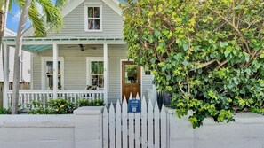 Exterior detail - **HAVANA HOUSE @ OLD TOWN** Elegant Cottage Near Duval + LAST KEY SERVICES... (Key West)