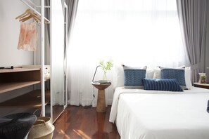 4 habitaciones, caja de seguridad en la habitación y escritorio 