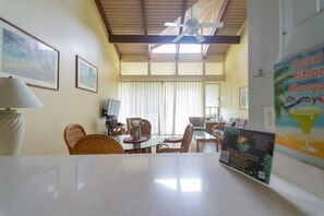 Dining - Hale Lilly, Legal short term Rental. Price drop open dates December! (Kahuku)