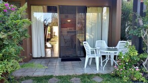 Terrace/patio - Hale Lilly, Legal short term Rental. Price drop open dates December! (Kahuku)