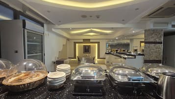 Ilmainen päivittäinen buffetaamiainen